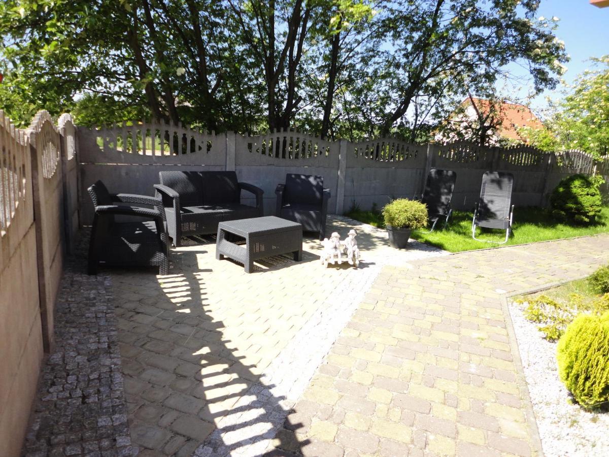 Bed and Breakfast Marmonoli Ustka Esterno foto