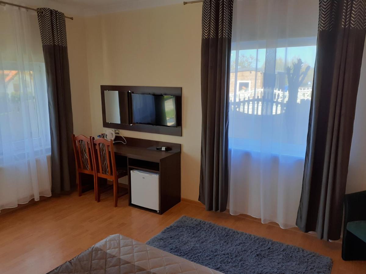 Bed and Breakfast Marmonoli Ustka Esterno foto