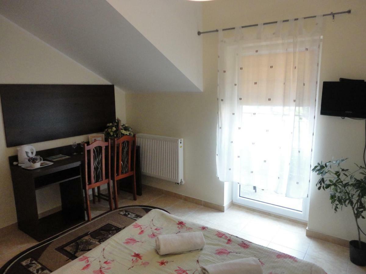 Bed and Breakfast Marmonoli Ustka Esterno foto